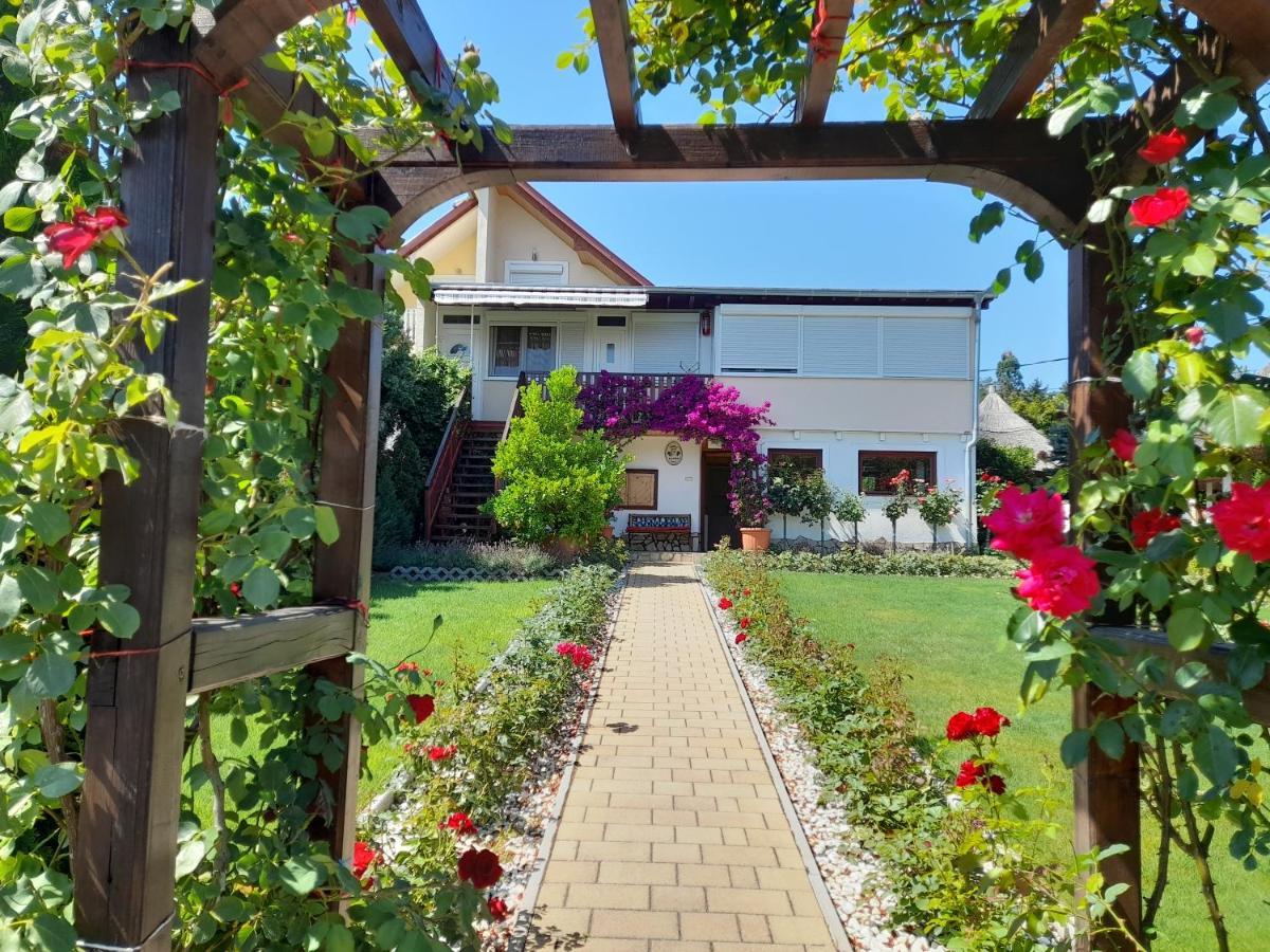 Rózsakert Vendégház Szigliget Esterno foto